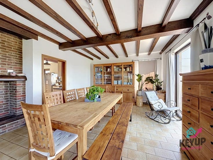 Spacious 5-bedroom villa with open views