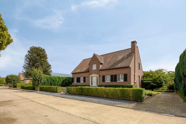 Spacious villa with 4 bedrooms in Betekom