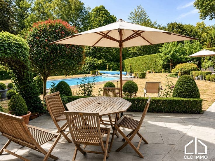 Private villa with pool and woodland