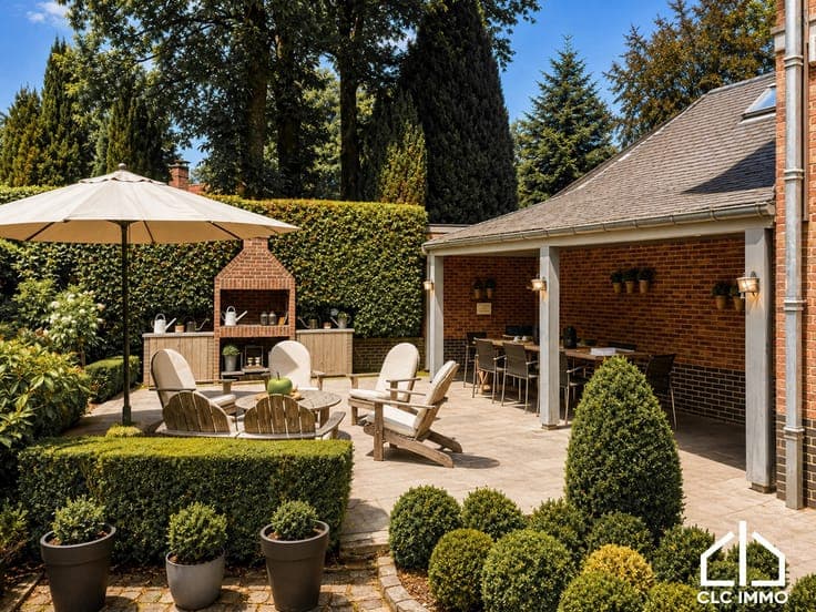 Private villa with pool and woodland