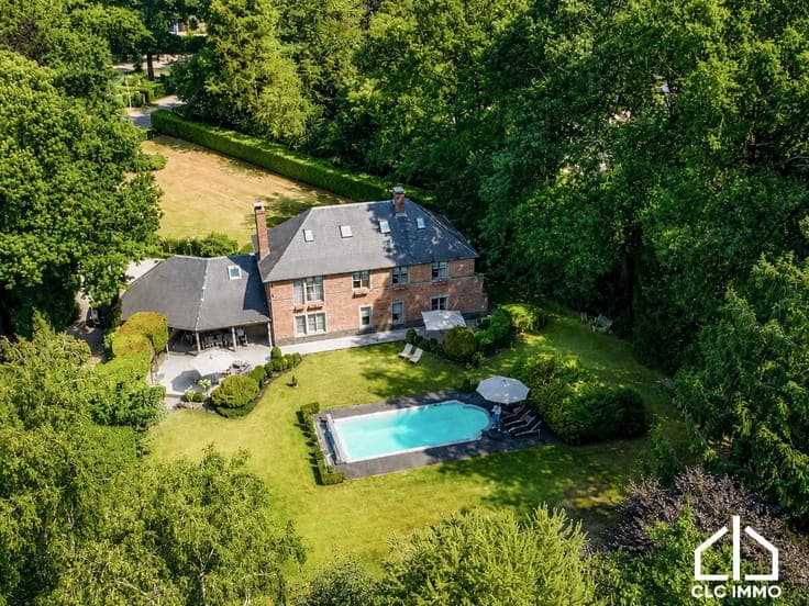 Private villa with pool and woodland