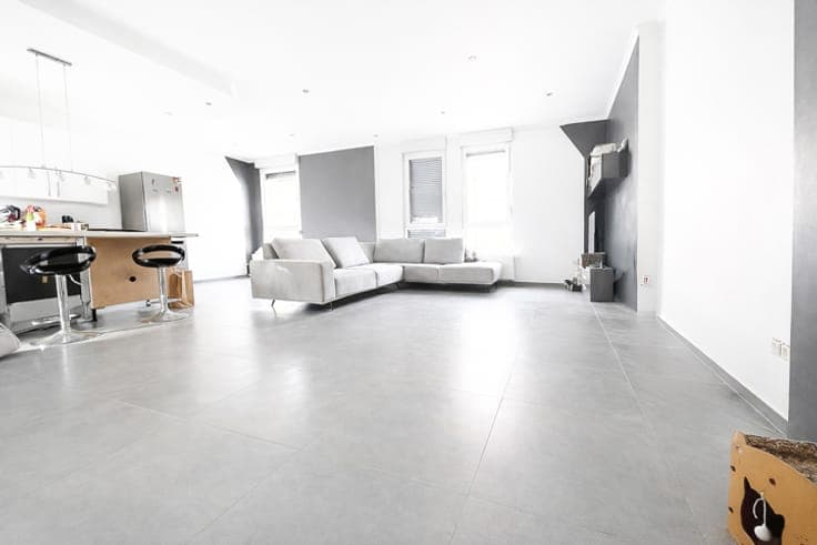 Mixed-use building with renovated duplex and garden