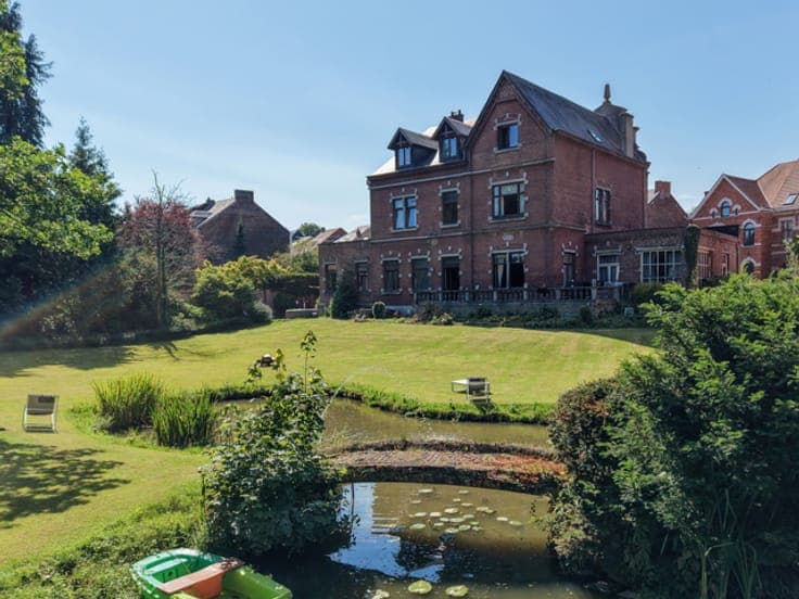 Superbe propriété avec étang au centre de Genappe