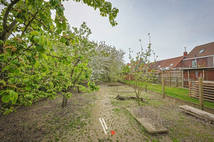 Verrassend ruime woning op een perceel van meer dan 800 m...