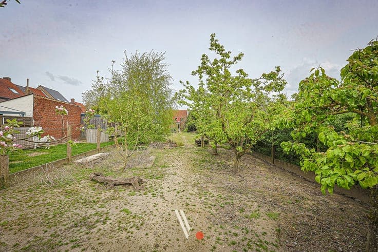 Verrassend ruime woning op een perceel van meer dan 800 m...