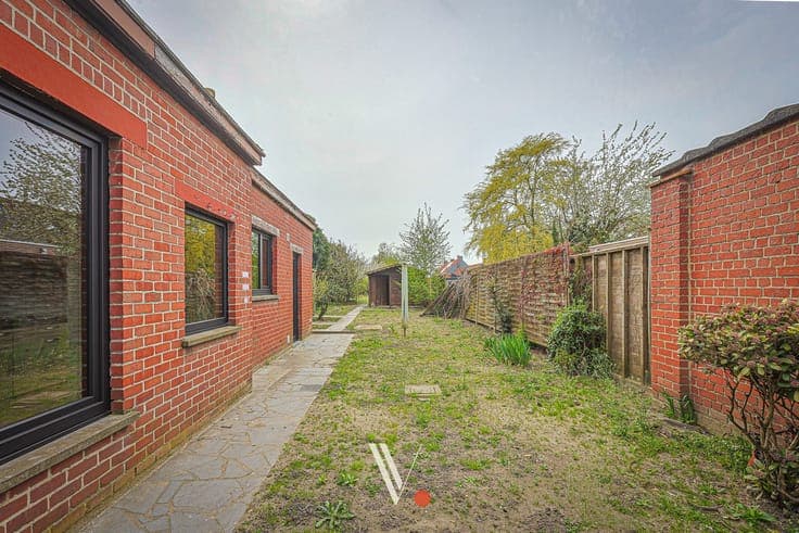 Verrassend ruime woning op een perceel van meer dan 800 m...