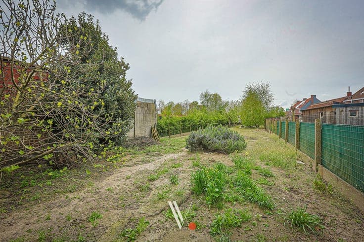Verrassend ruime woning op een perceel van meer dan 800 m...
