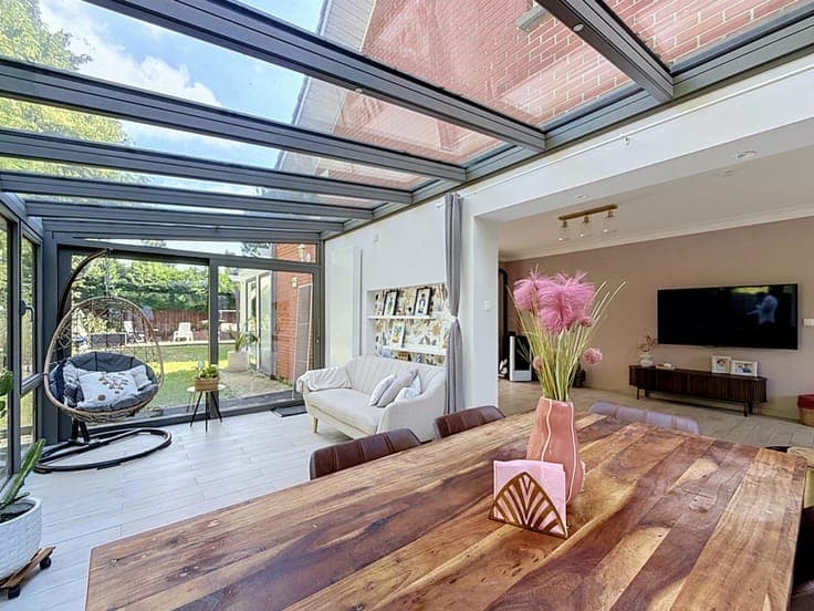 Move-in ready 5-bedroom villa in Overijse
