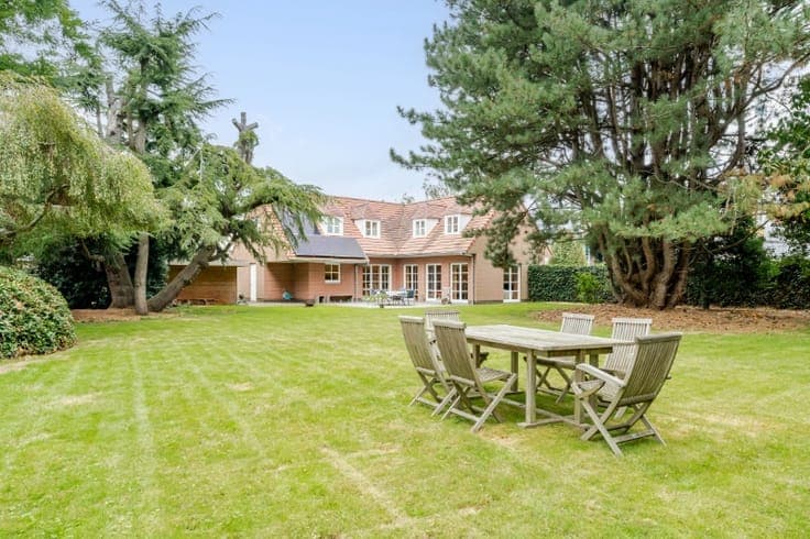 Ruime villa in de Roeselaarse stadsrand