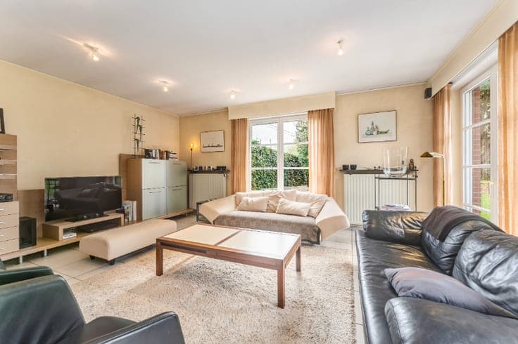 Ruime villa in de Roeselaarse stadsrand