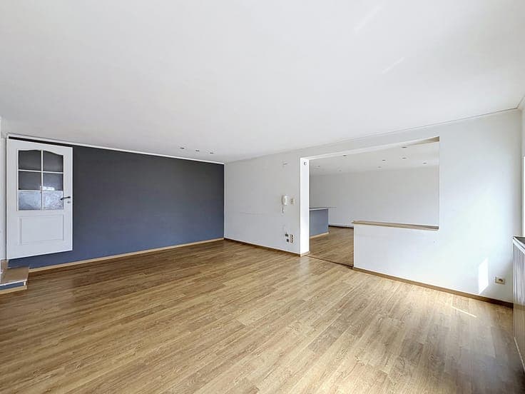 Building comprising a 170m² + ground-floor commercial unit