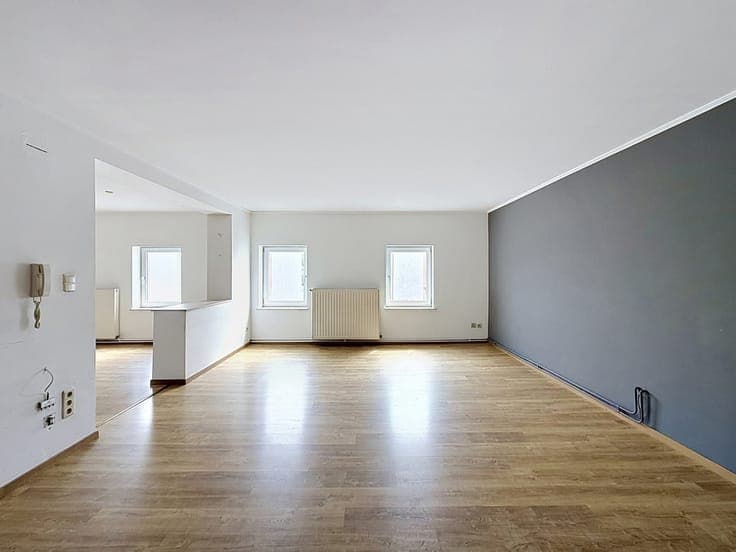 Building comprising a 170m² + ground-floor commercial unit