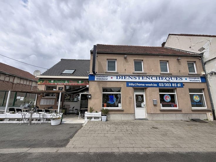 Building comprising a 170m² + ground-floor commercial unit