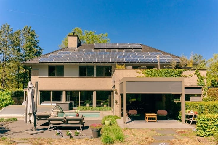 Exclusive family villa with pool and view of nature reserve