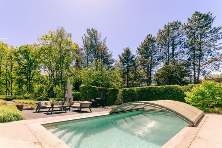 Exclusive family villa with pool and view of nature reserve