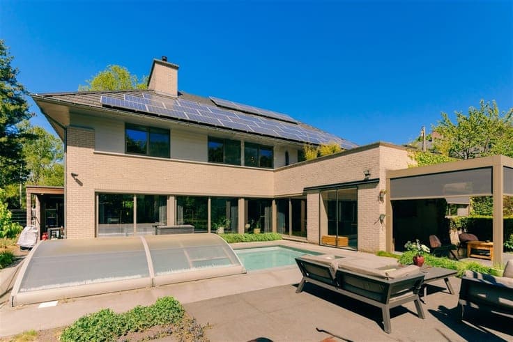 Exclusive family villa with pool and view of nature reserve