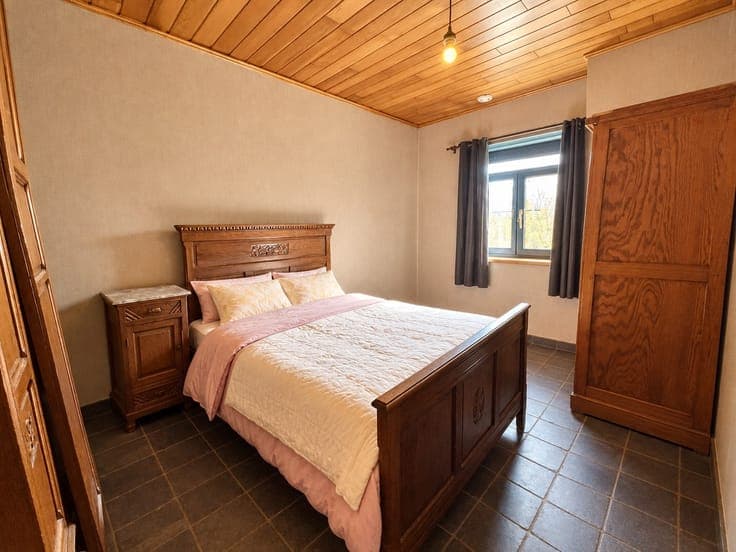 Charmante woning /opbrengst eigendom met koertje te Russe...