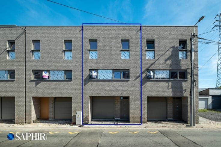 Maison neuve 3 façades de 214 m² avec terrasse et garage