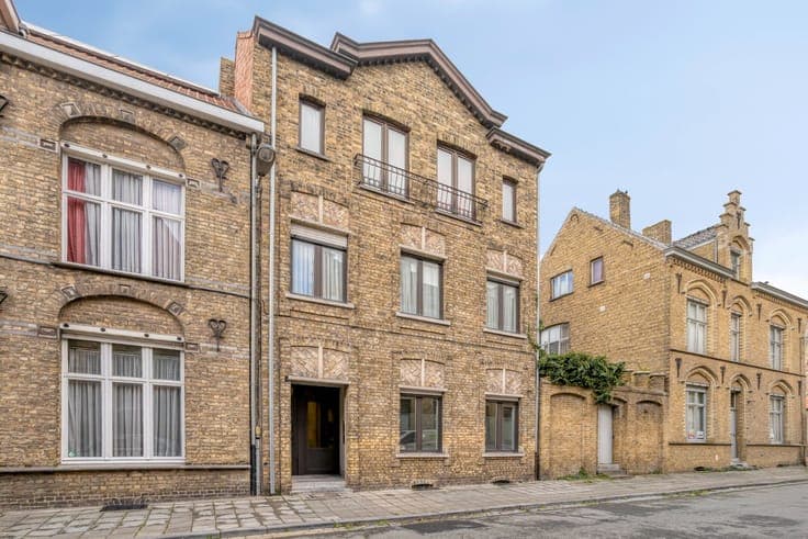Income property for sale in the heart of Veurne