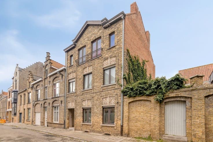 Income property for sale in the heart of Veurne