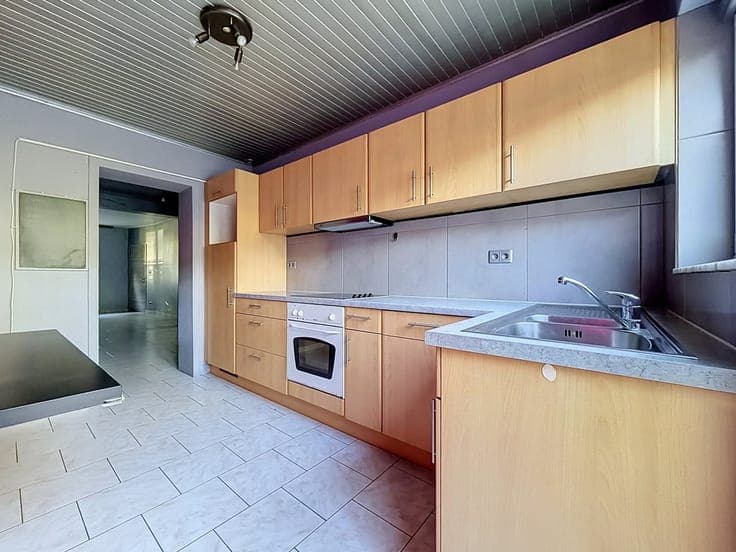 JOLIE MAISON A RAFRAICHIR 2CH - GRENIER AMENAGEABLE - TERRAS
