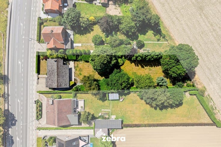 Te renoveren woning op een uitzonderlijk ruim perceel nab...