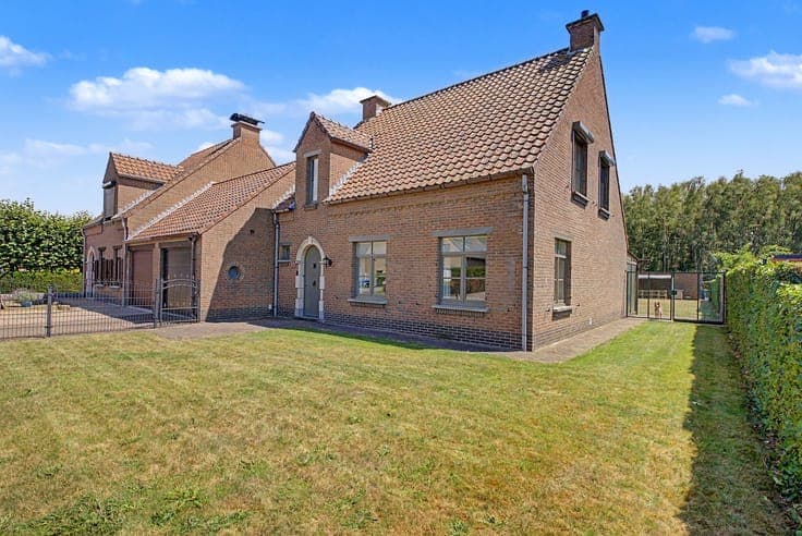 Row house
