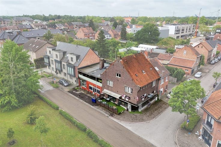 Centraal gelegen handelspand met woonst met tal van mogelijk
