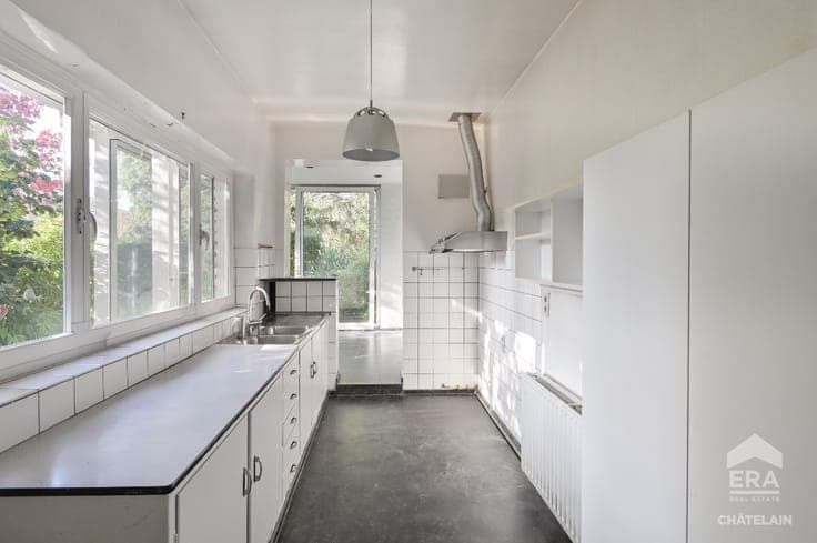 4 bedroom house with garden for sale in Uccle