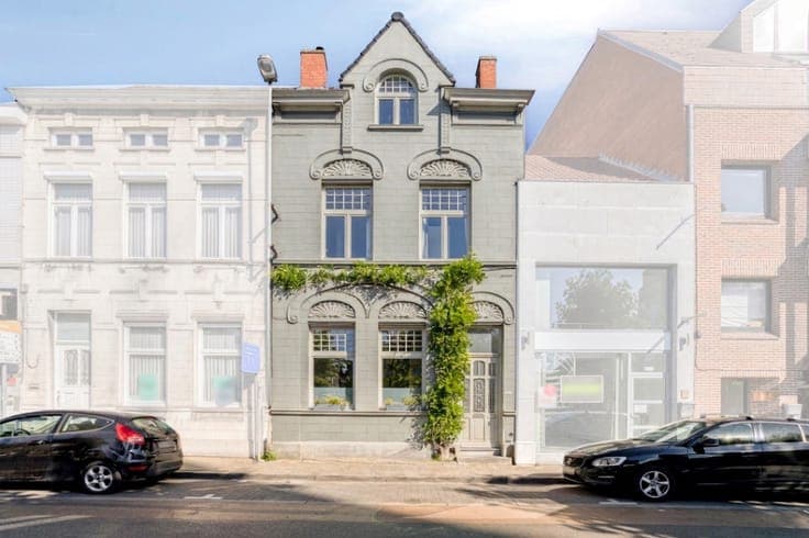 Characterful mansion with spacious city garden in a prime lo