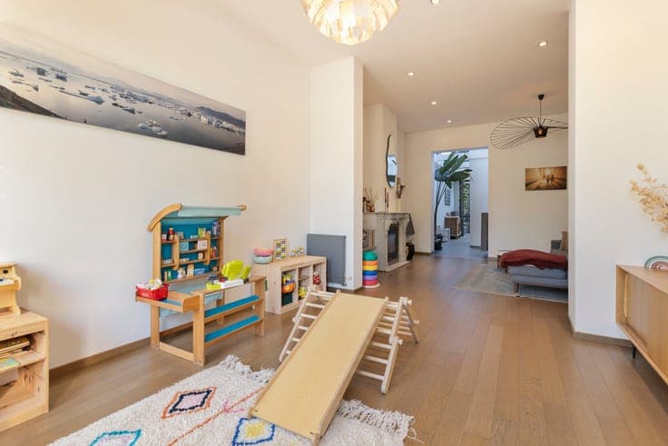 Characterful mansion with spacious city garden in a prime lo
