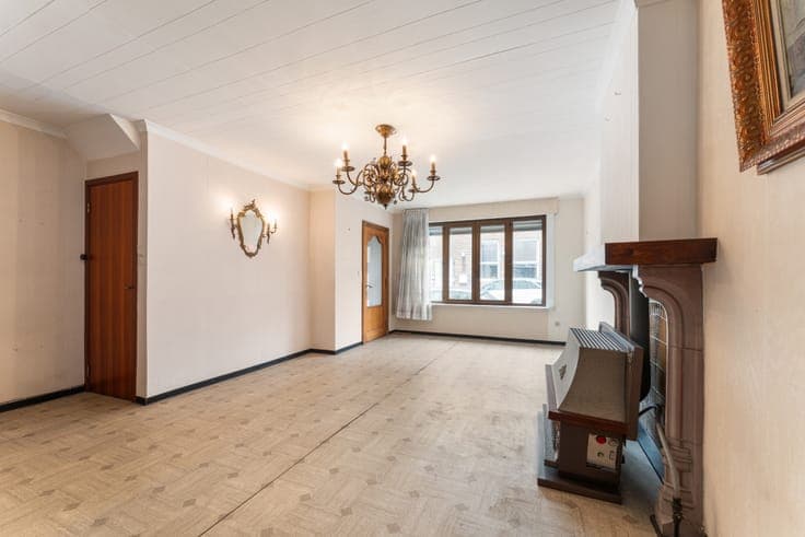 Zeer ruime te renoveren woning in centrum met 5 slpks. & ...