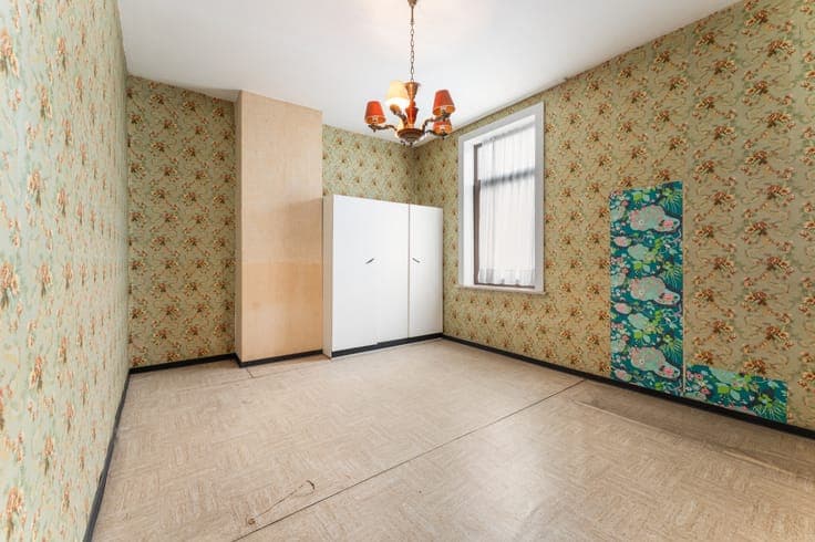 Zeer ruime te renoveren woning in centrum met 5 slpks. & ...