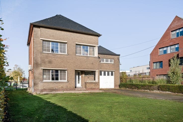 Authentieke woning met 4 slpkrs, loft en magazijn te O-L-...