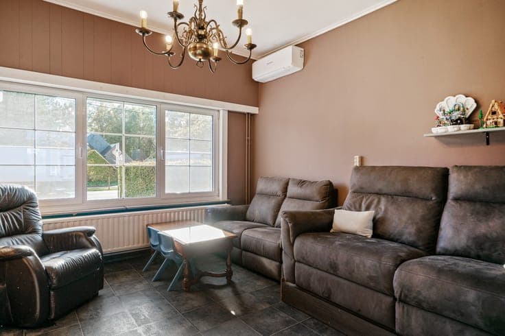 Authentieke woning met 4 slpkrs, loft en magazijn te O-L-...