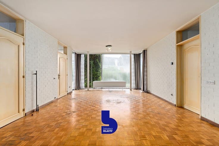 Lichtrijk gelijkvloersappartement met veel potentieel