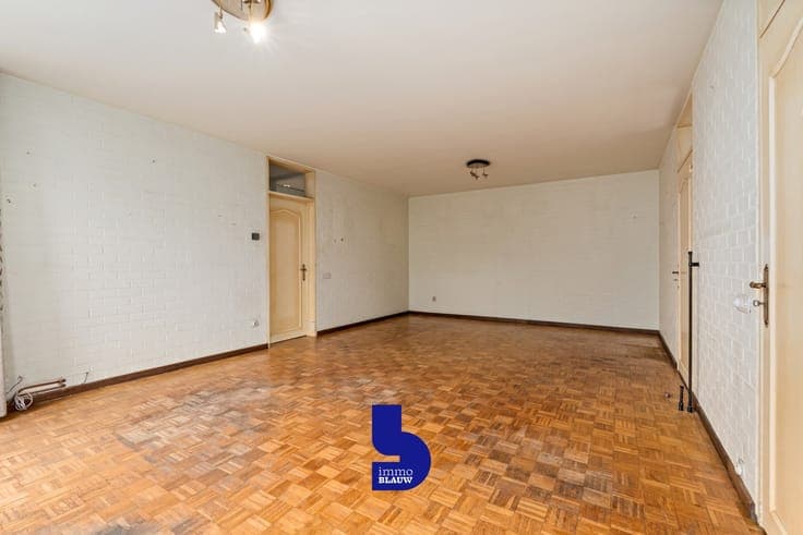 Lichtrijk gelijkvloersappartement met veel potentieel