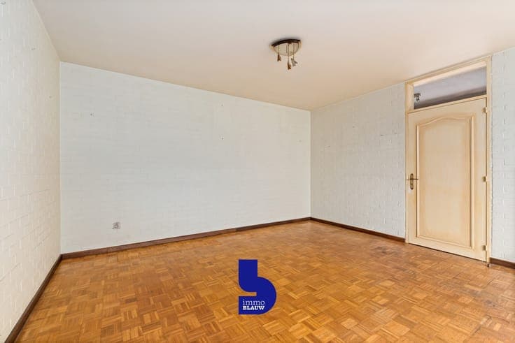 Lichtrijk gelijkvloersappartement met veel potentieel