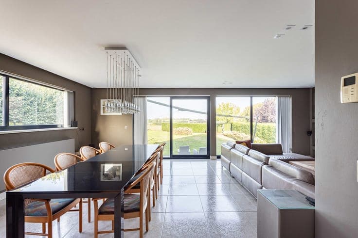 Spacious villa with practice potential in rural Mater