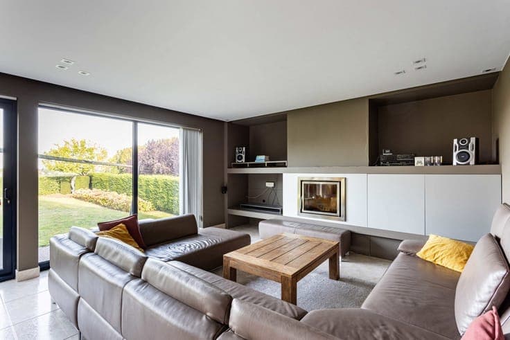 Spacious villa with practice potential in rural Mater