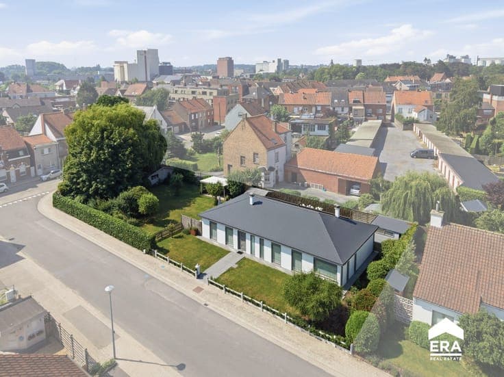 Bungalow with Dream Garden and/or Building Plot in Roeselare