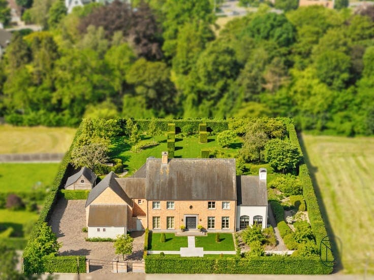 Prachtige klassevilla met mooi aangelegde tuin