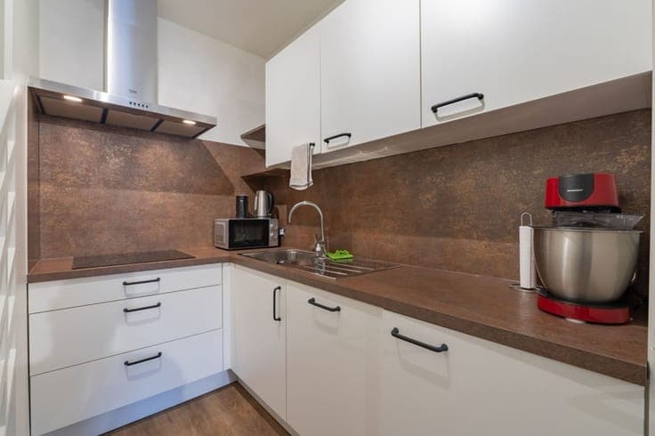 Volledig gerenoveerde opbrengsteigendom met 3 appartement...