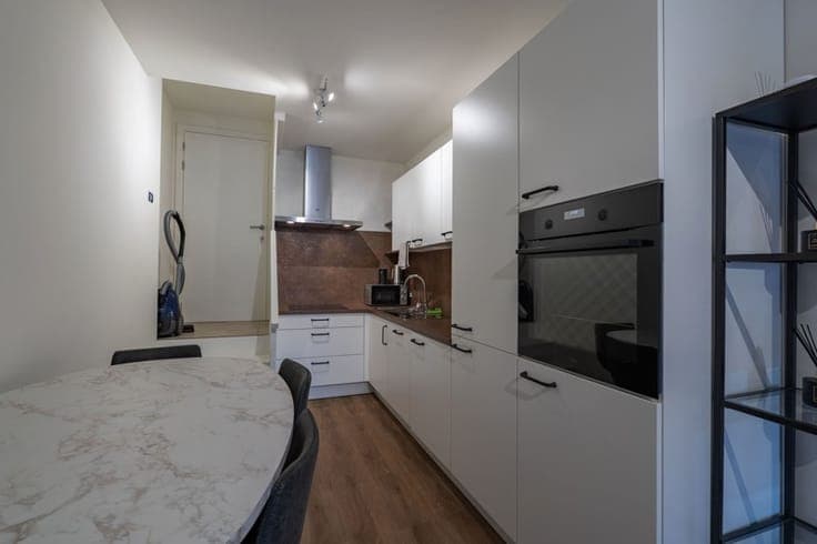 Volledig gerenoveerde opbrengsteigendom met 3 appartement...