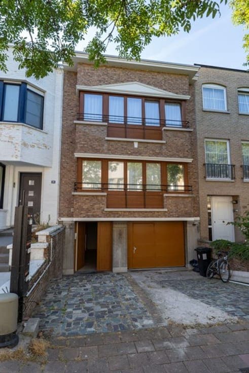 Volledig gerenoveerde opbrengsteigendom met 3 appartement...