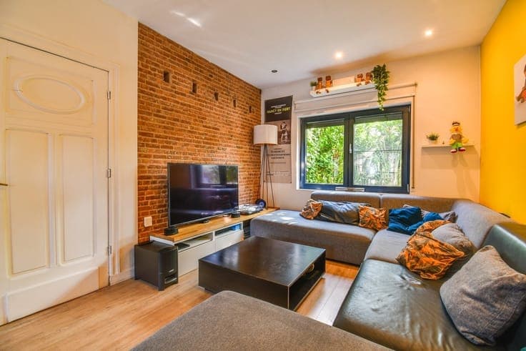 Move-in-ready home with a spacious hangar near the center of