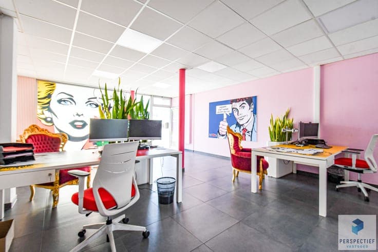 Handelsgelijkvloers en appartement te Adegem