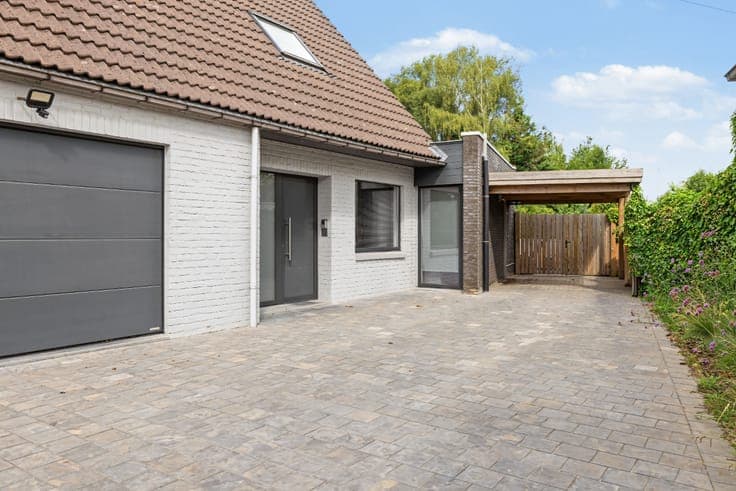 Riante, instapklare villa met tuinpaviljoen en garage op ...