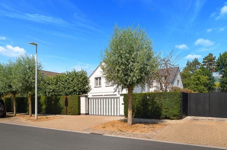 Alleenstaande villa met 5 slaapkamers met perfecte oriënt...