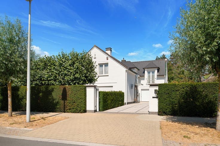 Alleenstaande villa met 5 slaapkamers met perfecte oriënt...
